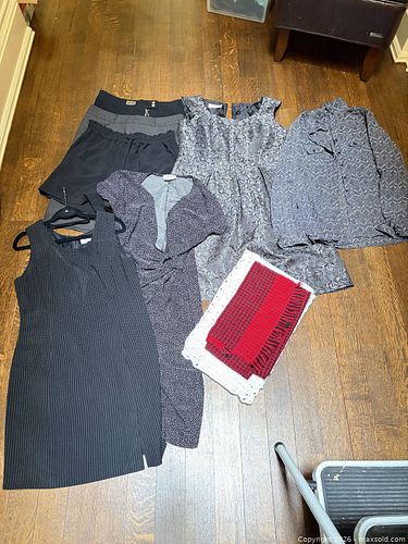 Assorted Women’s Clothing  (1 of 10)