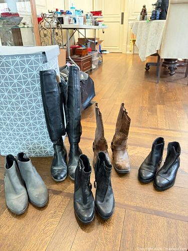 Assorted women’s shoes  (1 of 5)
