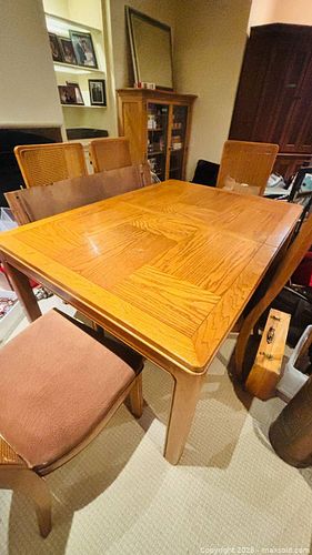 Dining table (1 of 4)