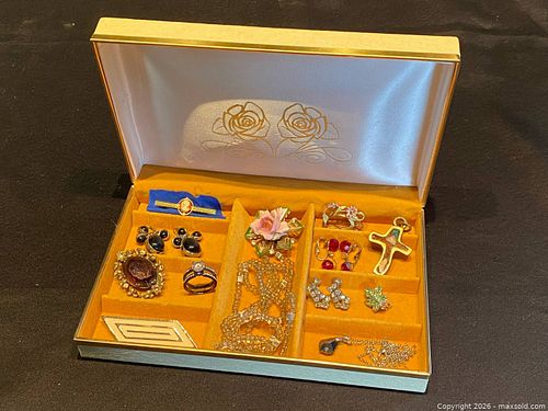 Vintage Estate Jewelry Lot & Box Cameo Porcelains Rhinestones Cross Brooches (1 of 19)