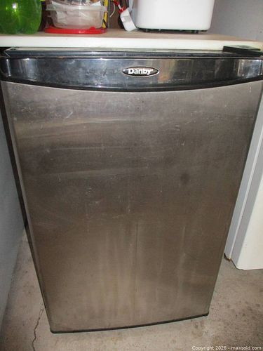 DANBY BAR FRIDGE (1 of 5)