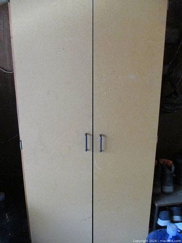 LARGE STORAGE CUPBOARD WITH SHELVES (1 of 11)