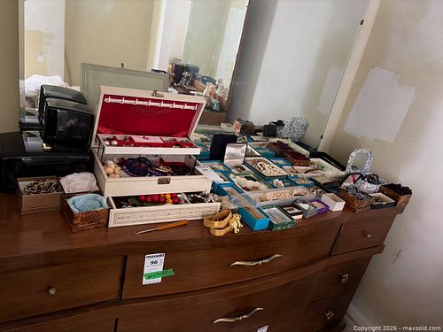 Costume Jewelry and Accessories in Multiple Cases (1 of 15)