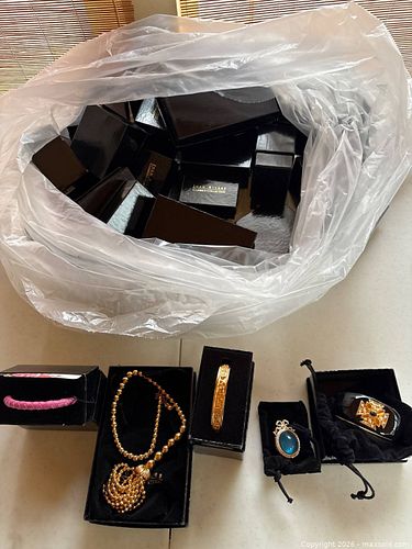 Joan Rivers Classics Collection Jewelry in Boxes (1 of 14)
