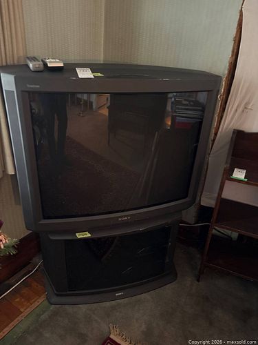 Sony Trinitron CRT Television with Stand and Remote Controls (1 of 10)