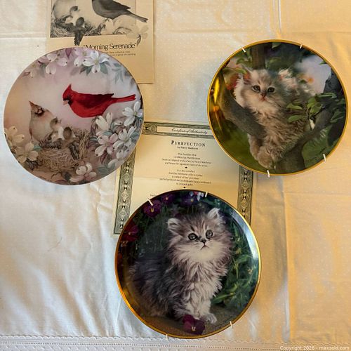 Set of three decorative collector plates  (1 of 5)