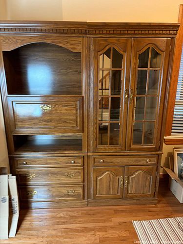 Large Oak-Finish Hutch / China Cabinet with Glass Doors (1 of 11)