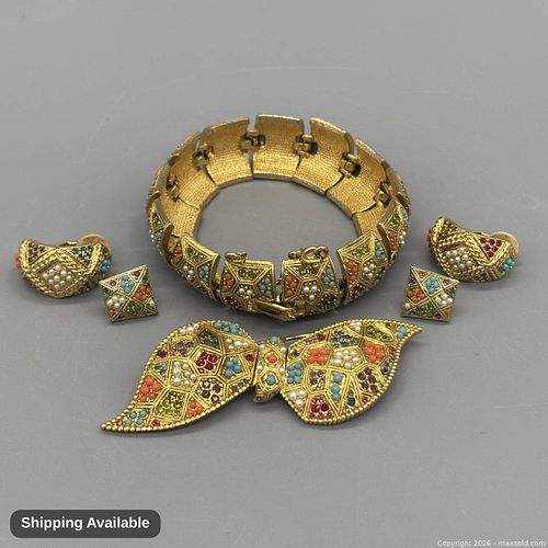 Vintage Gold-Tone Costume Jewelry Set: Bracelet, Brooch, Earrings - PAU-07 (1 of 7)