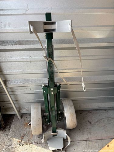 Golf clubs and wheels (1 of 4)