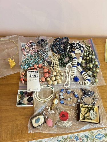 Mixed Costume Jewelry Lot — Necklaces, Bracelets, Pendants, Watches A (1 of 19)