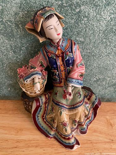 Vintage Colorful Wucai Porcelain Woman Figurine (1 of 16)