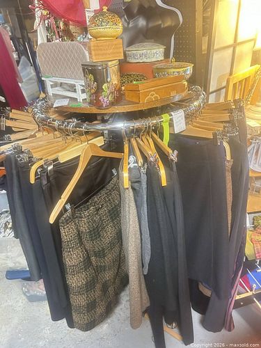 Round Metal Garment Rack C (1 of 6)