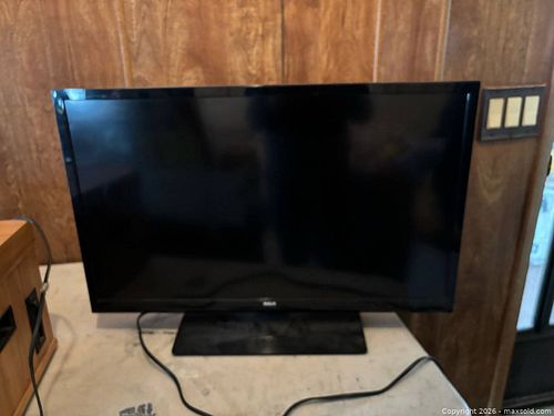 RCA 32-inch Flat Screen Television (Black) (1 of 3)