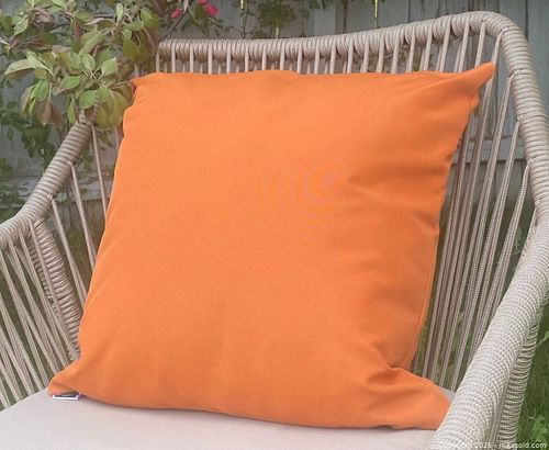 4 NEW Outdoor Patio Cushions (1 of 2)