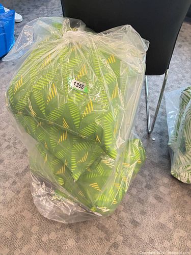 4 NEW Outdoor Patio Cushions (1 of 1)