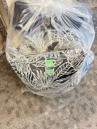 4 NEW Outdoor Patio Cushions (1 of 1)