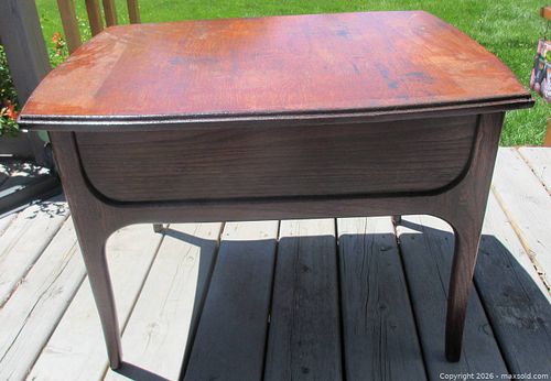 END / COFFEE TABLE WITH DRAWER (1 of 3)