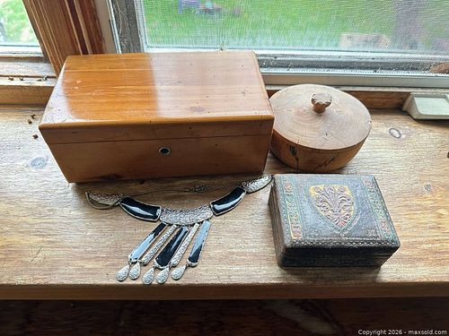 Miscellaneous Jewelry Boxes And Necklace  (1 of 3)