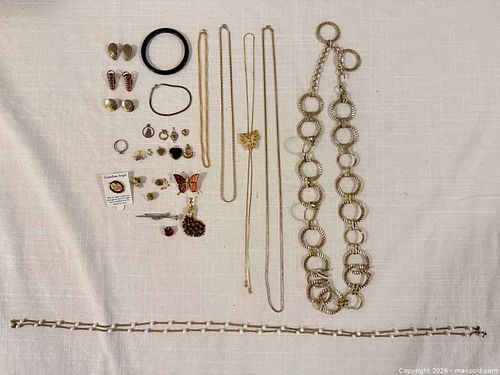 Mixed Costume Jewelry Lot — Necklaces, Earrings, Bracelets, Rings (1 of 19)