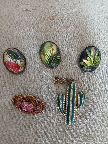 Lot #40 (1 of 8)