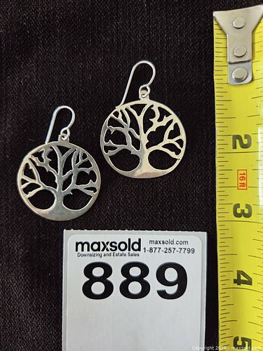 Lot #889 (1 of 3)