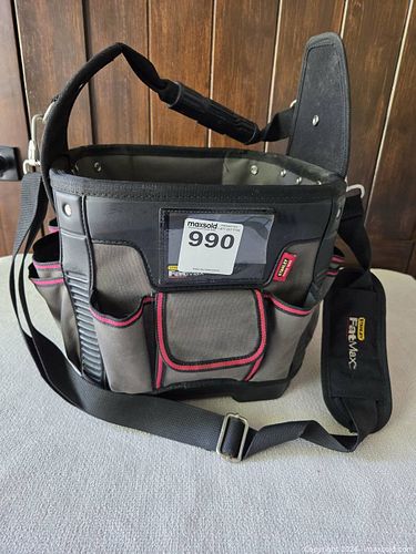 Lot #990 (1 of 3)