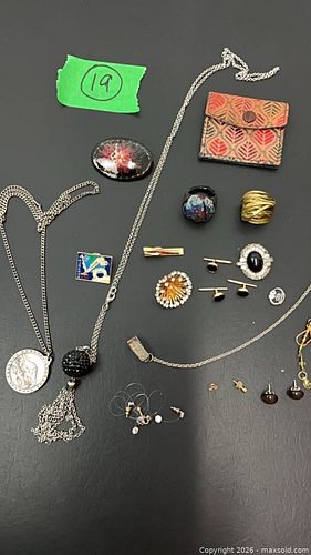 Lot #19 (1 of 16)