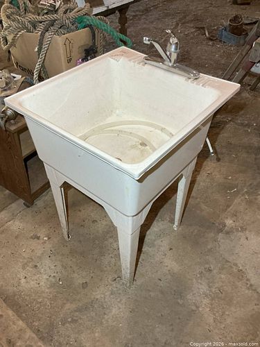 Lot #246 (1 of 7)