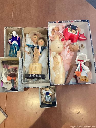 Assorted Japanese Collectible Lot: Kokeshi Dolls, Figurines & Glassware (1 of 5)