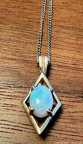 14 Kt Yellow Opal Pendant Necklace (1 of 16)