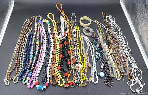 Costume Jewellery /  Faux Pearl Jewelry Set (1 of 15)