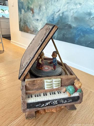 Vintage  Children's Bears Wind-Up Resin Music Box with Rotating Figures (1 of 3)