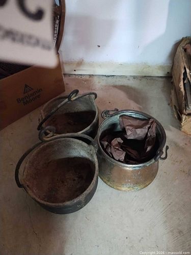 Set of 3 Vintage Cast Iron & Brass Pots with Handles B (1 of 7)
