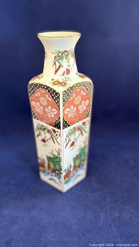 Imari-Style Japanese Porcelain Rectangular Flared Rim Vase (1 of 5)