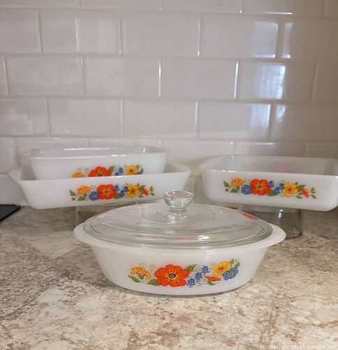 Set of 4 Milk glass Glasbak Country Festival pattern Baking/Casserole Dishes (1 of 7)