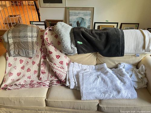 Blankets, Quilt And More (1 of 19)