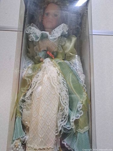 (NEW) Handcrafted Collectors Edition Porcelain Doll, Green & Cream (1 of 4)