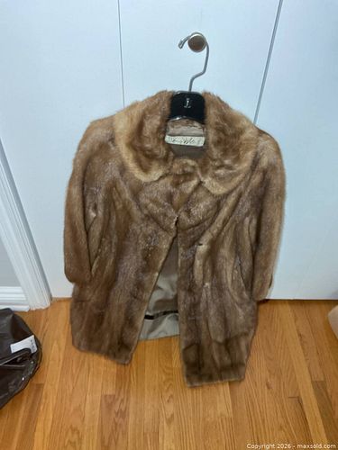 Lot #465 (1 of 8)
