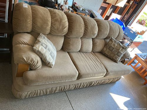 Sofa C (1 of 9)