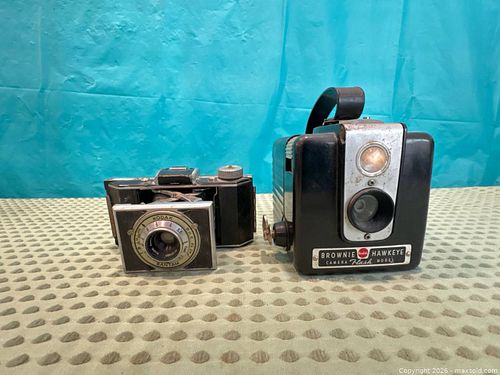 Kodak Bantam with Anastigmat Special 47mm and Kodak Brownie Hawkeye Flash Model lot 308 (1 of 17)