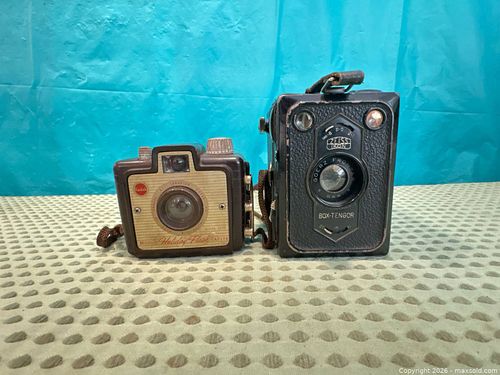 Kodak Brownie Holiday Flash and Zeiss Ikon Box-Tengor Film Cameras lot 305 (1 of 6)