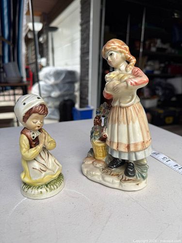 Sabre Fine Gifts Porcelain Pair of Praying Girl Figurines (1 of 5)