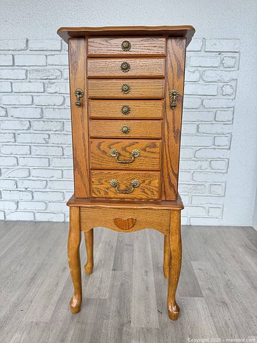 Lot #1009 (1 of 12)