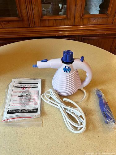 Clothing Steamer  (1 of 3)