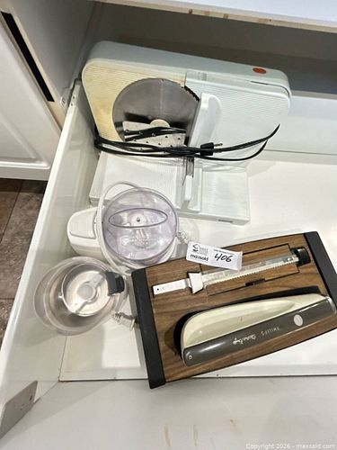 Assorted small appliances (1 of 5)