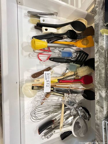 Assorted utensils (1 of 4)
