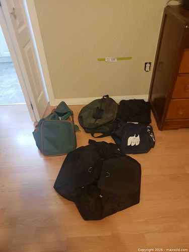 Travel bags (1 of 5)
