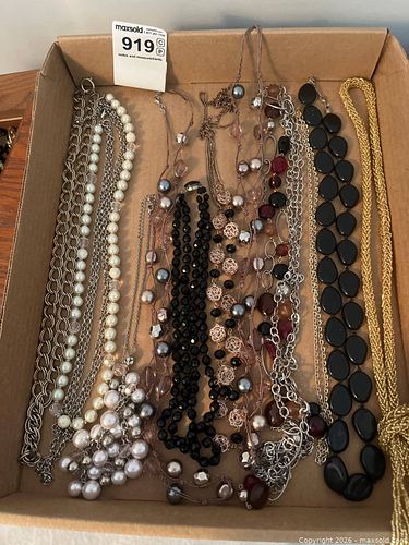 Costume Jewelry, Including Necklaces With Mixed Materials (1 of 8)