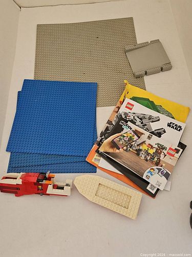 Lot Of Assorted Legos And Manuals (1 of 4)