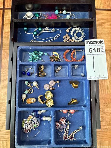 Assorted Costume Jewelry Lot: Earrings & Necklaces (1 of 14)